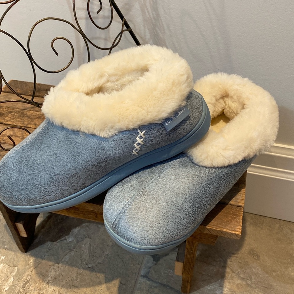 EverFoams Women’s Micro Suede Memory Foam Slippers